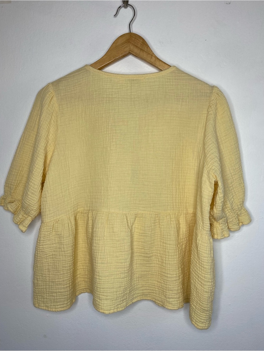 Gauzy Top with front ties Size L pastel yellow Airy Tropical Travel - Picture 5 of 7